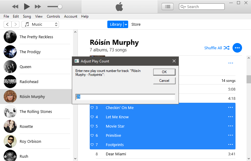 Окно iTunes с модальным окном сценария для корректировки количества проигрываний трека