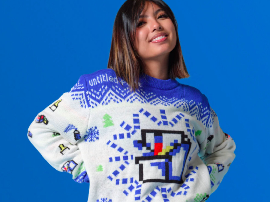 Уродливый рождественский свитер от Microsoft 2020 года, выполненный в стиле растрового графического редактора Microsoft Paint